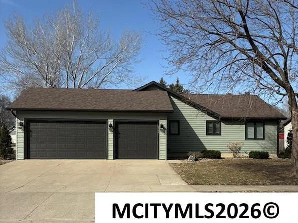 2166 Springview Dr, Mason City, IA 50401