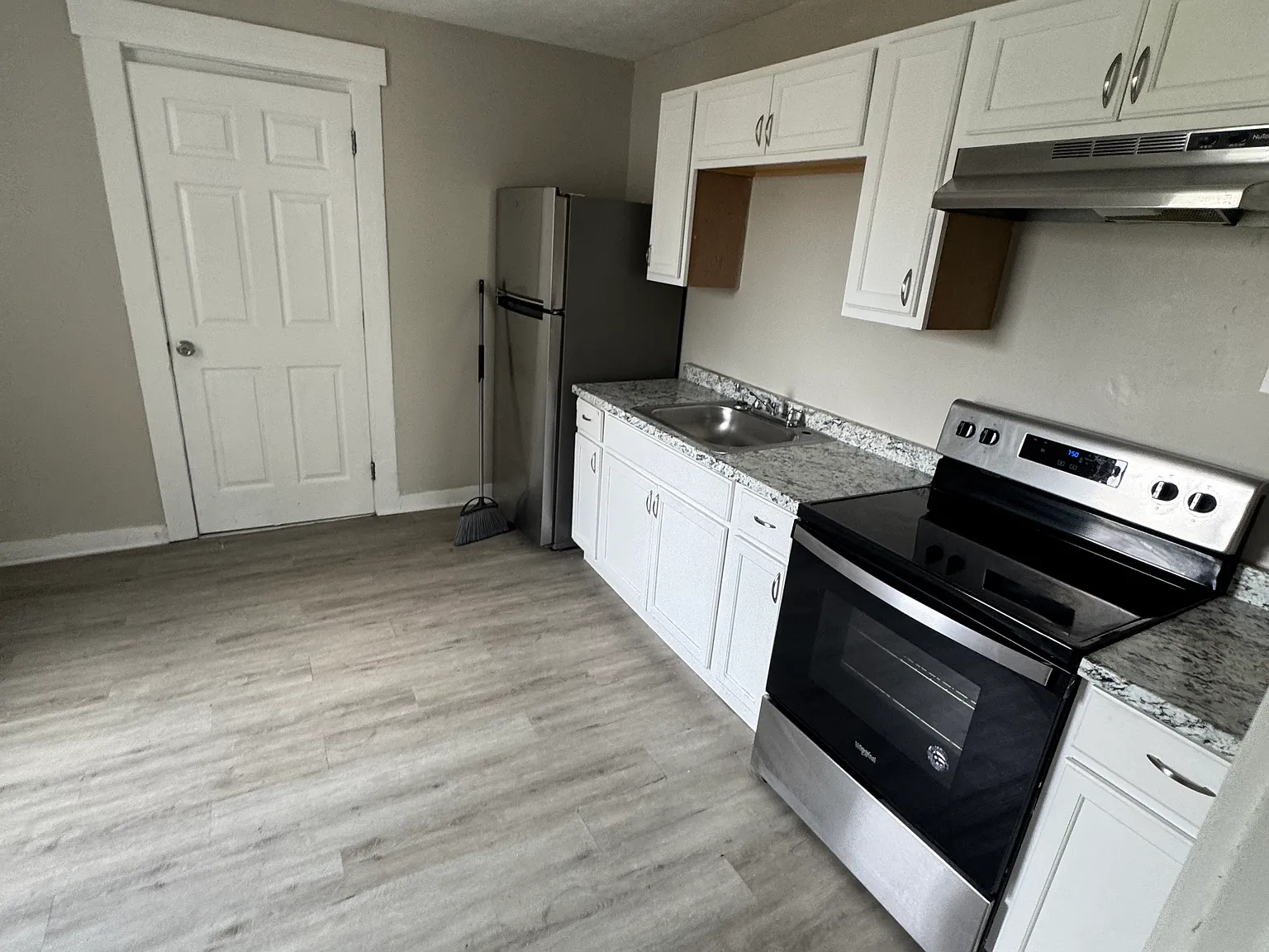 2 bed, $1,000 — Photo 2