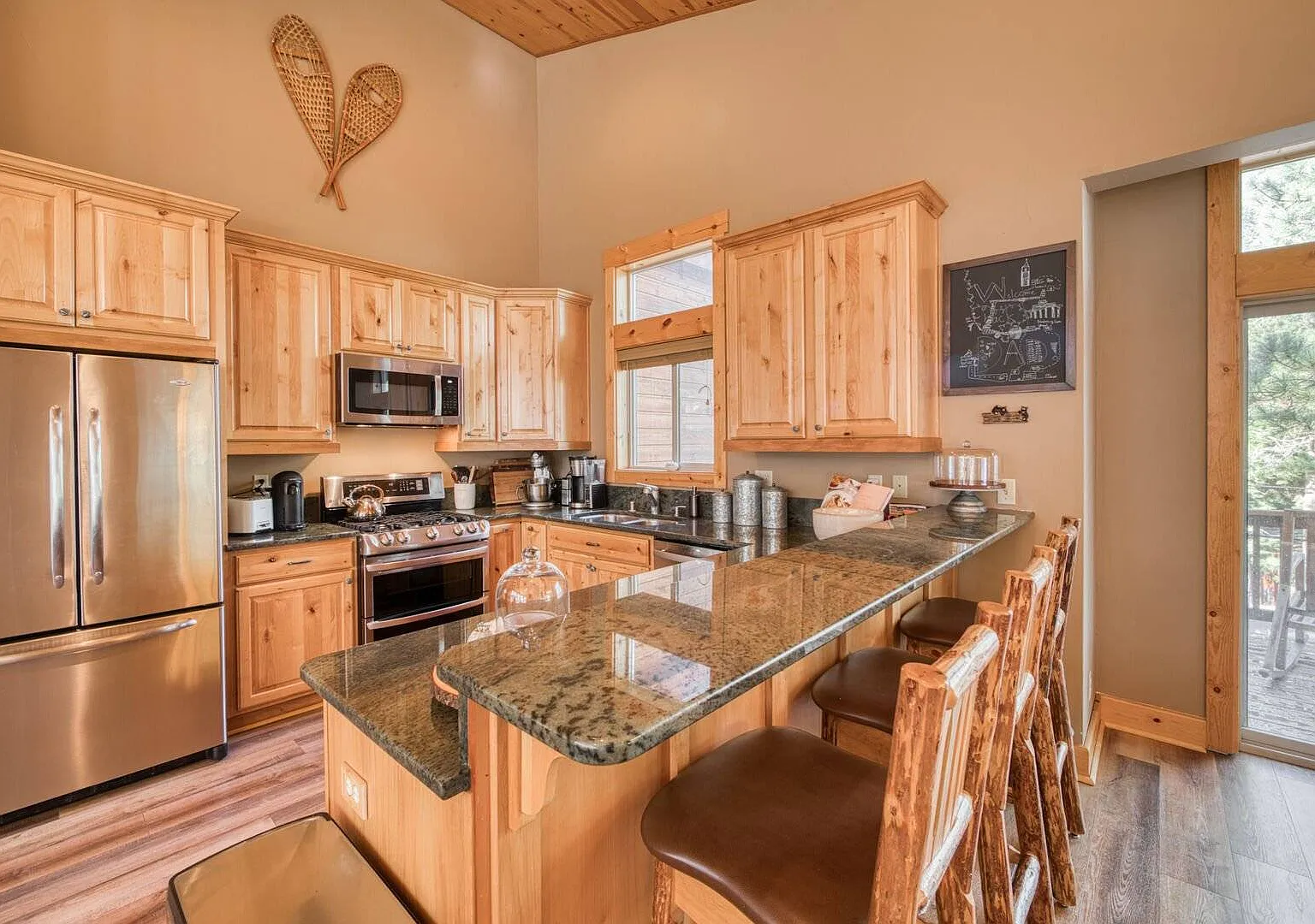 3 bed, 2.5 bath, 1946 sqft, $6,500 — Photo 4