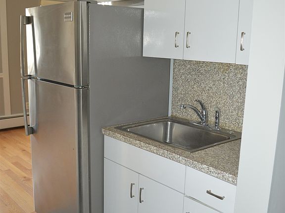 5th image of 420 Sheridan Pl APT 12A