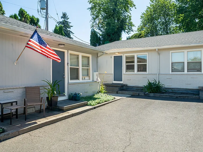 10746 NE Wygant St — Photo 44