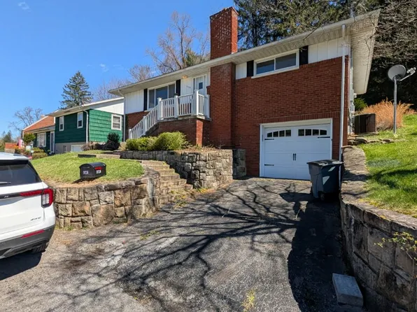1126 S Park Dr, Fairmont, WV 26554