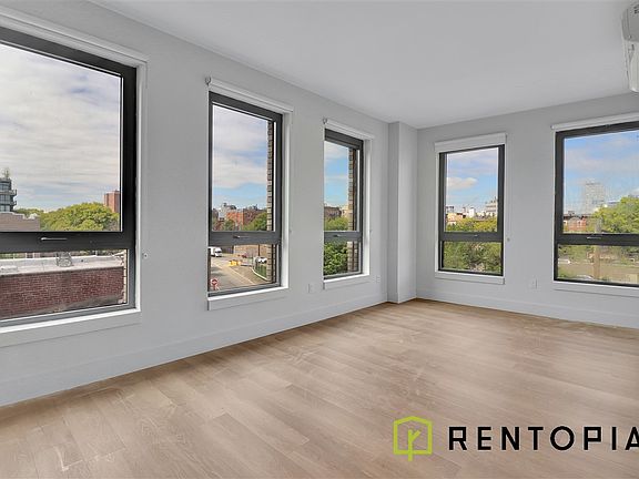 4th image of 130 Hope St #515B