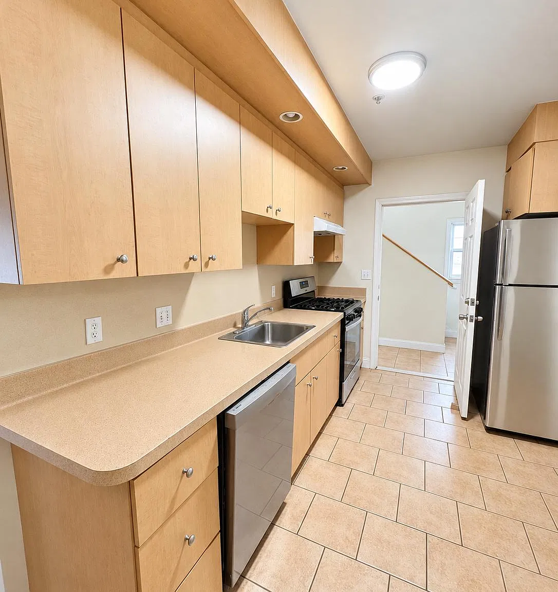 3 bed, $2,700 — Photo 1