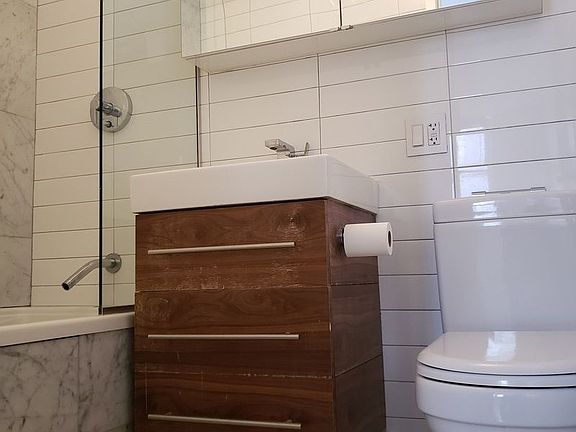 5th image of 200 E 30th St APT 8H