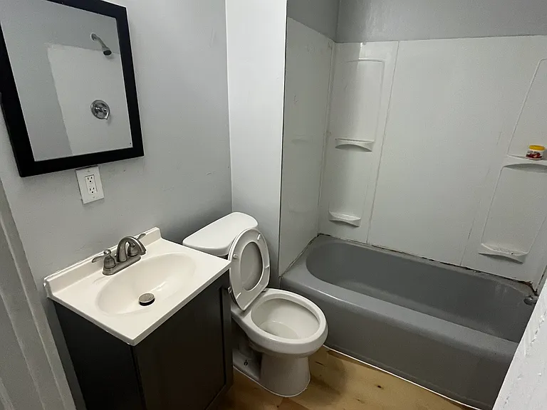 129 E Market St — Photo 7