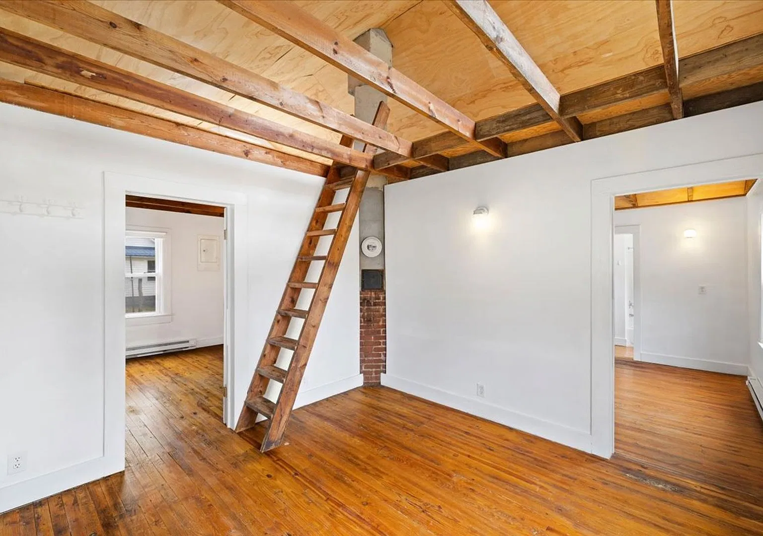 Cozy Living in a Convenient Christiansburg Location — Photo 4