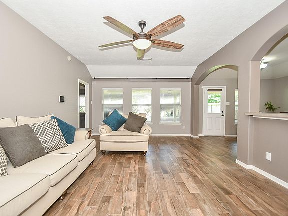 5th image of 1122 Escambia Way Dr