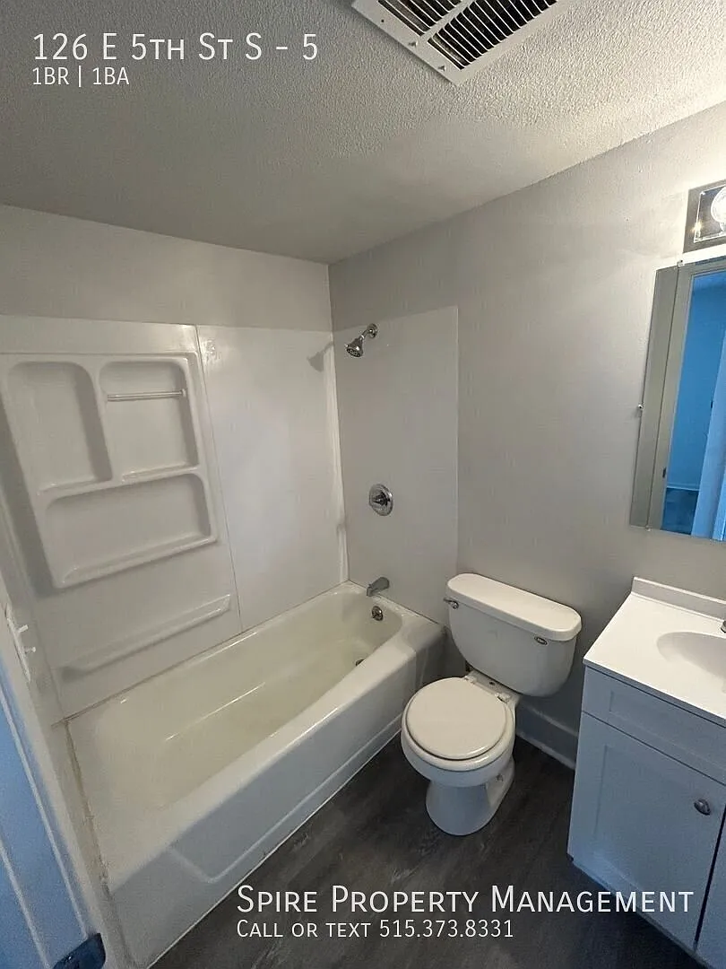 Remodeled 1 bed Unit in the heart of Newton — Photo 3