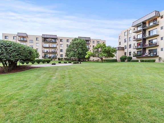 2nd image of 5840 W 104th St APT 212