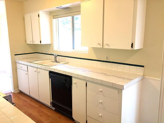 Kitchen with dishwasher