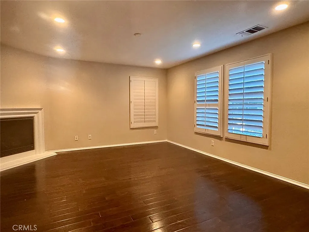 4 bed, 2118 sqft, $3,700 — Photo 2