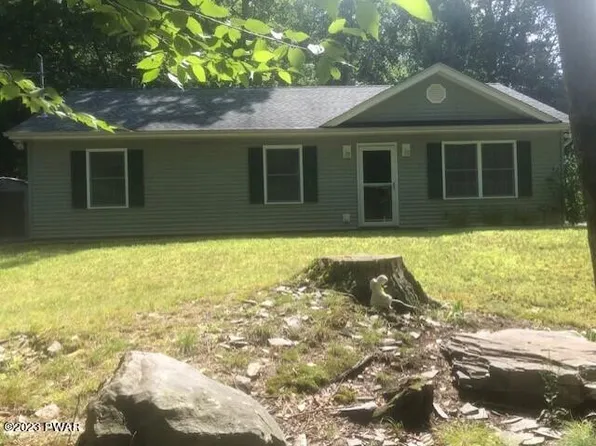 120 Dogwood Rd, Dingmans Ferry, PA 18328