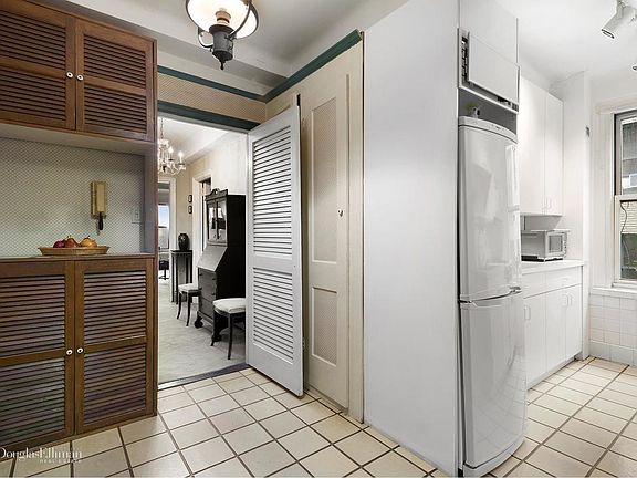 3rd image of 145 W 79th St APT 15B
