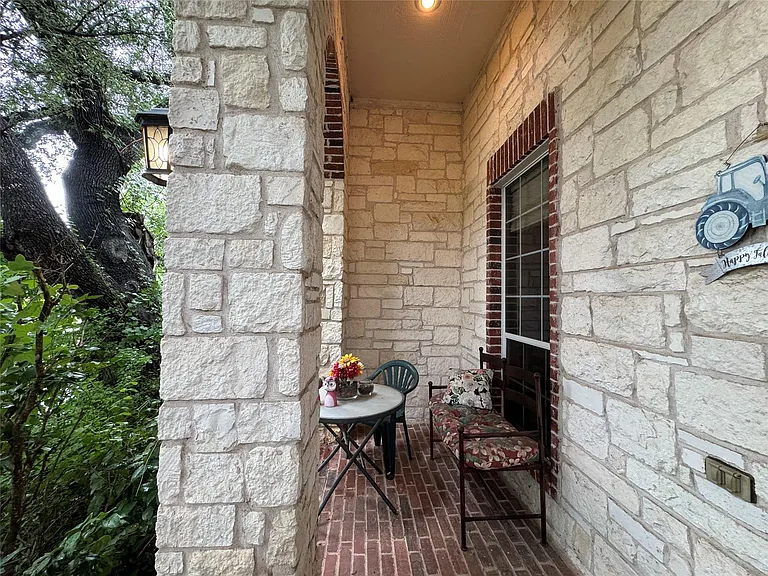 2704 Dagama Ct — Photo 2