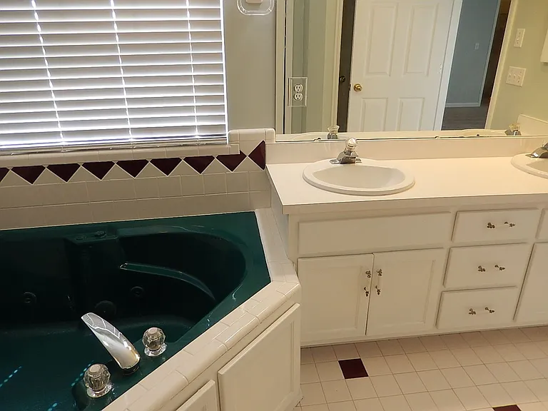 1858 Vineland Ln — Photo 24