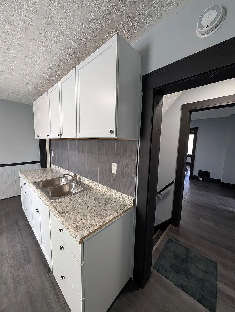 1431 Rowley Ave — Photo 4