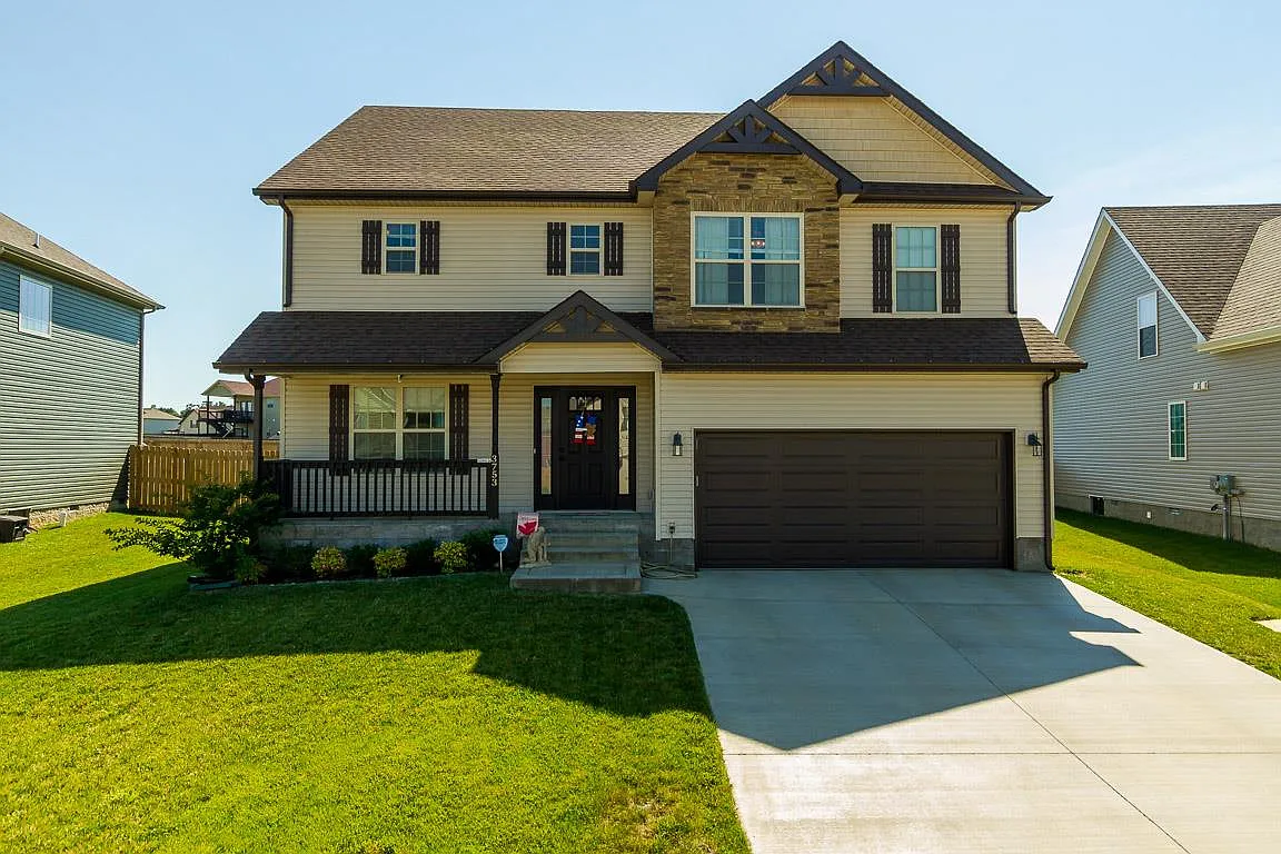 4 bed, 2.5 bath, 2360 sqft, $2,100 — Photo 2