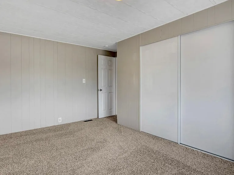 136 Sir Thomas Dr — Photo 22