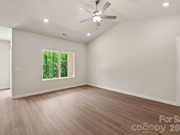 5th image of 705 Lamorak Pl