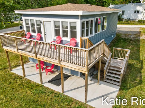 7946 Goodrich St, Montague, MI 49437