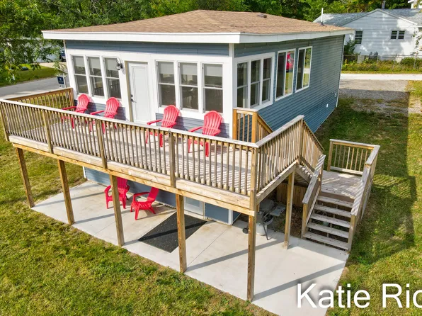 7946 Goodrich St, Montague, MI 49437