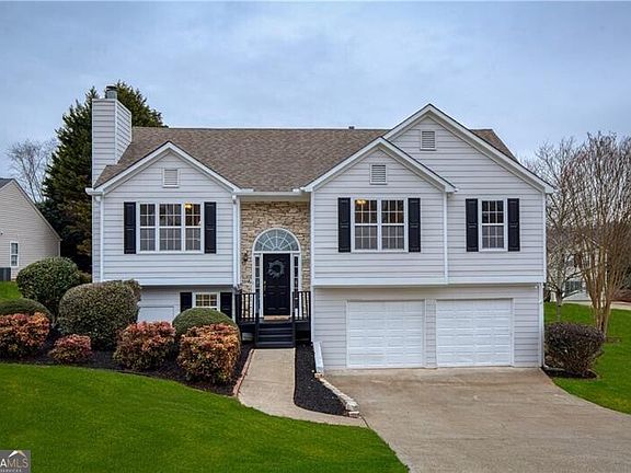 2nd image of 8440 River Bluff Pl