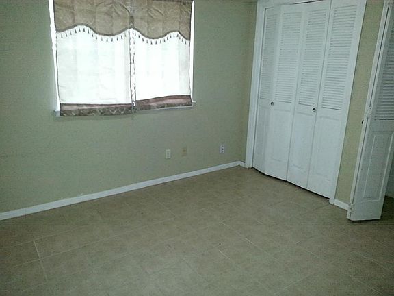 5th image of 7114 Longvine Dr