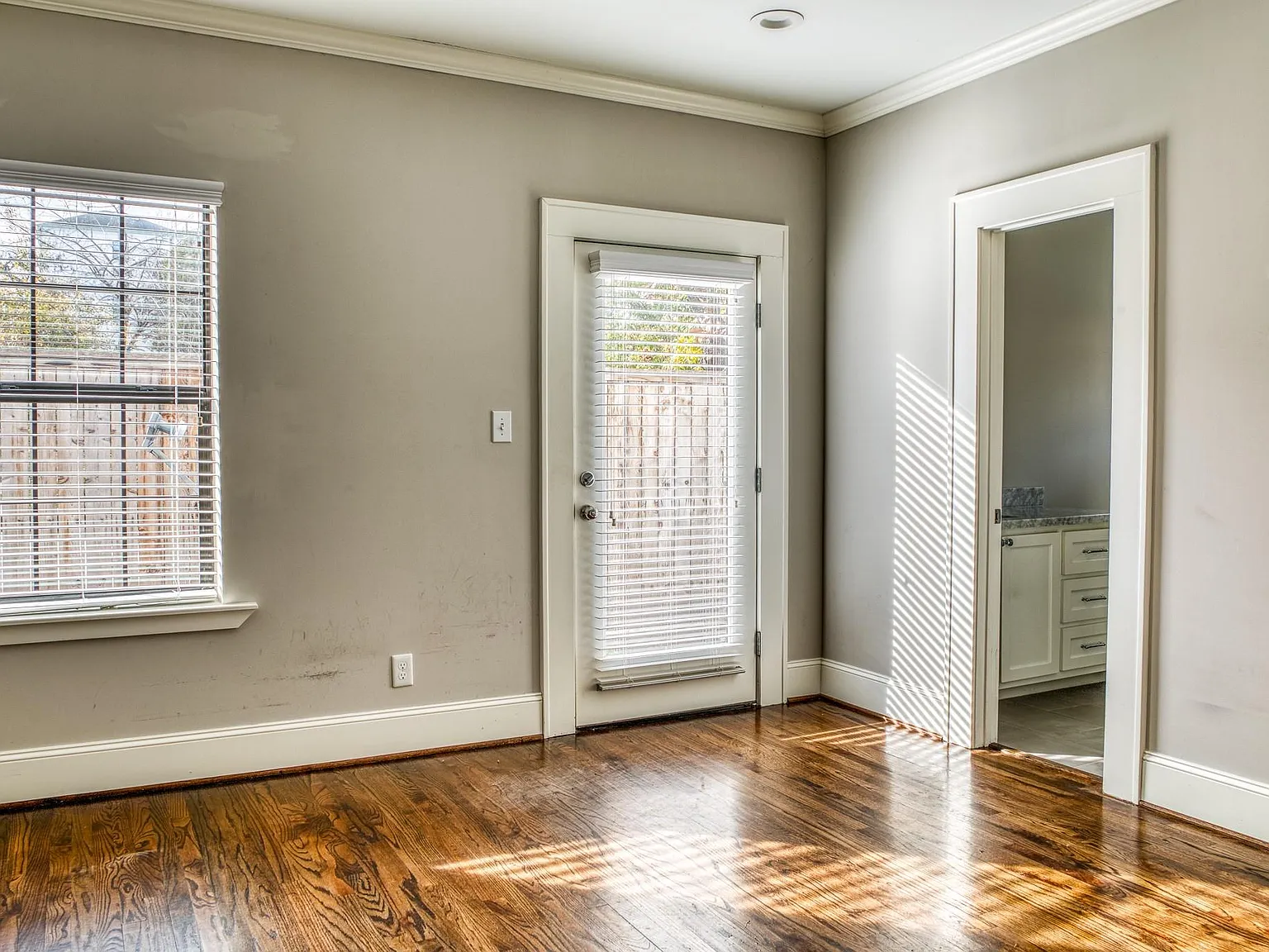 3 bed, 3.5 bath, 2652 sqft, $3,750 — Photo 3