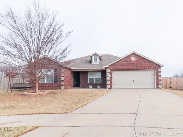 9902 E Swan Dr W, Claremore, OK 74019