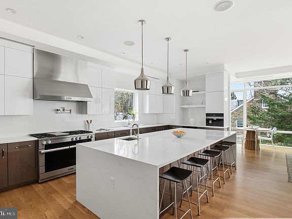 4th image of 3001 Foxhall Rd NW