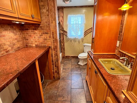 4th image of 1822 E Rosewood Ave