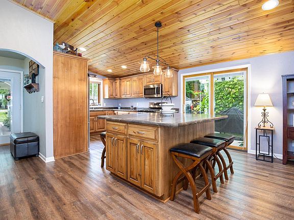 5th image of W8340 Rustic Dr