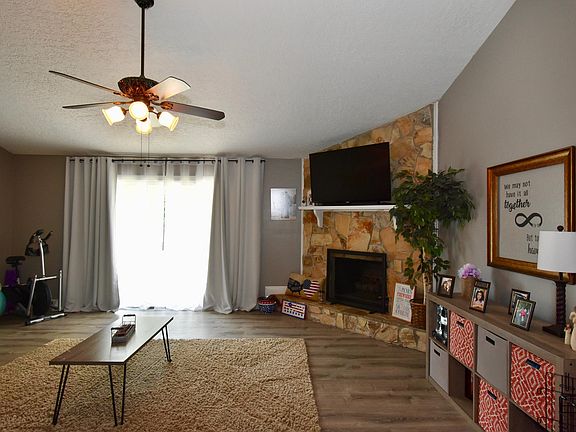 4th image of 1305 Wisteria Ln