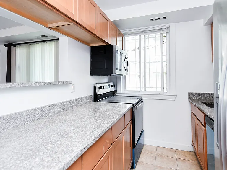 713 Brandywine St SE #B2 — Photo 18