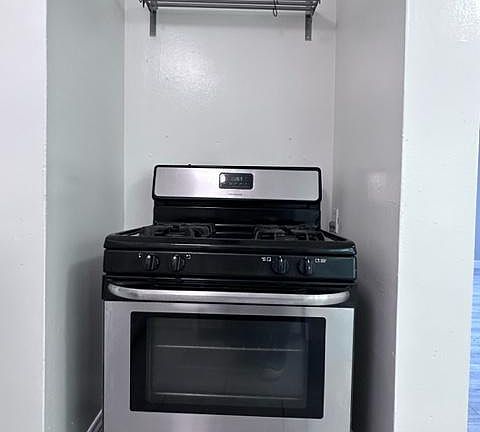 4th image of 1350 N Hayworth Ave #4