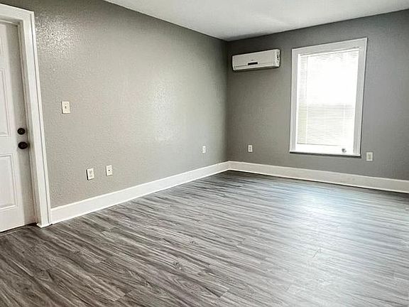 3rd image of 618 30th Ave S House 634