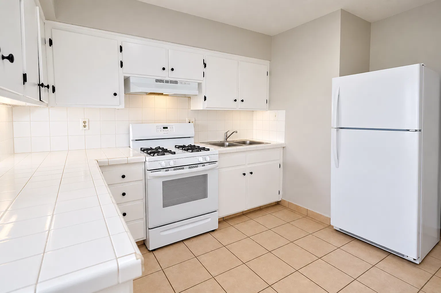2 bed, 1.5 bath, 1072 sqft, $2,050 — Photo 1