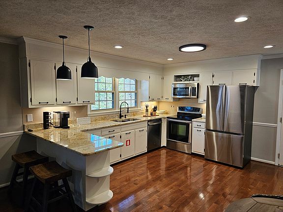 3rd image of 356 Annhurst Dr