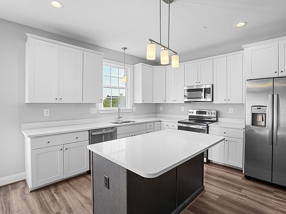 3rd image of 981 Rye Dr