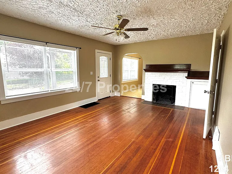 1204 NE 62nd Ave — Photo 3