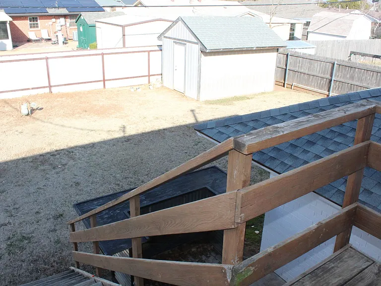 2217 Laneway Cir — Photo 33