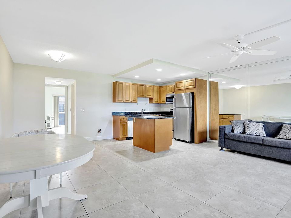 1st image of 275 Markham M #275