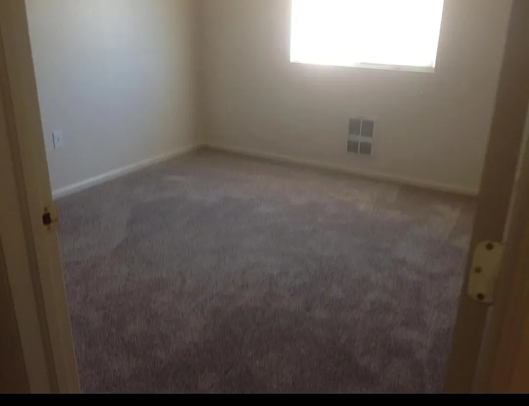 3 bed, 1200 sqft, $1,500 — Photo 2