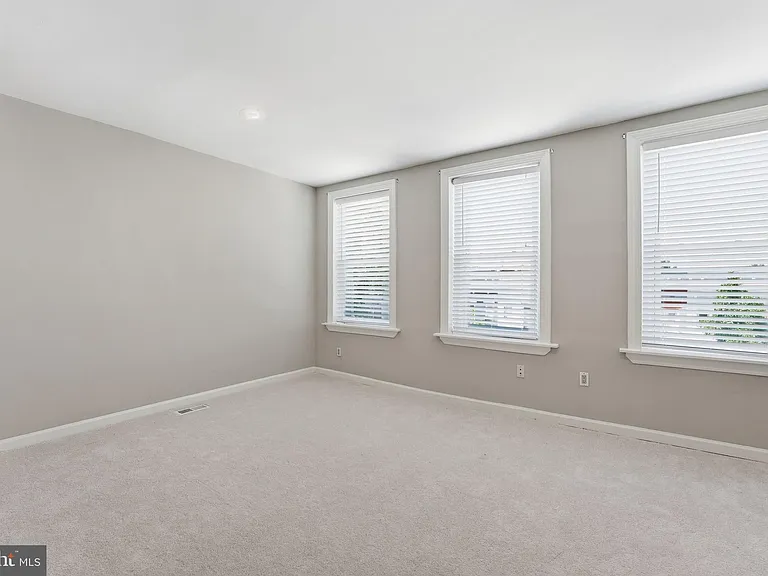 1423 Duncan St NE — Photo 5
