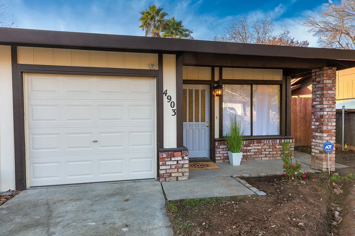 Building Photo - 4903 Orchid Way