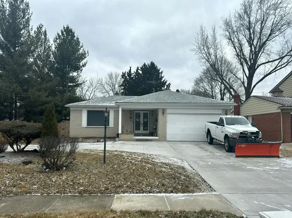 18254 Meadowood Ave, Lathrup Village, MI 48076