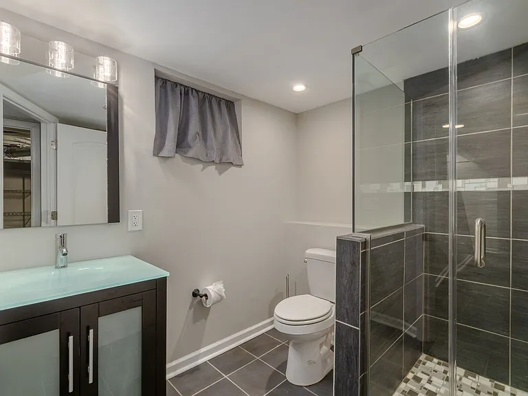 556 Siebert St — Photo 17