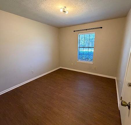 4th image of 2433 Morris Dr