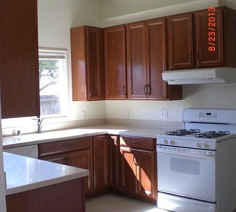 3rd image of 1657 Van Buren St